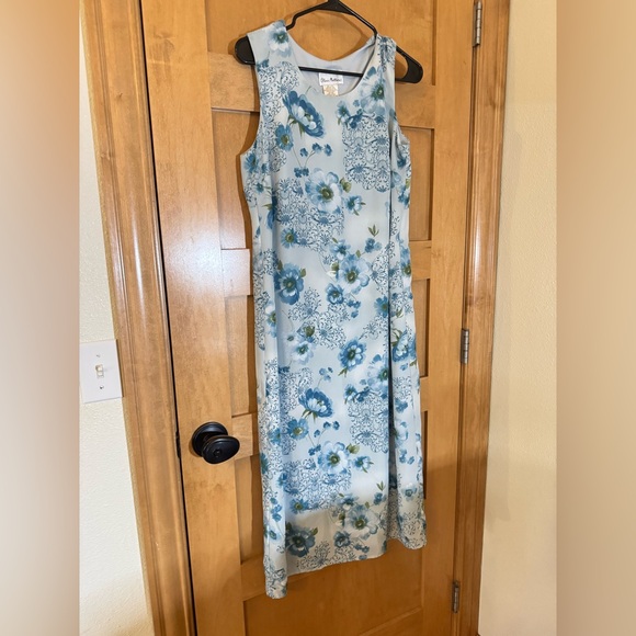 Vintage Dresses & Skirts - Vintage Olivia Matthew’s Blue Floral Dress